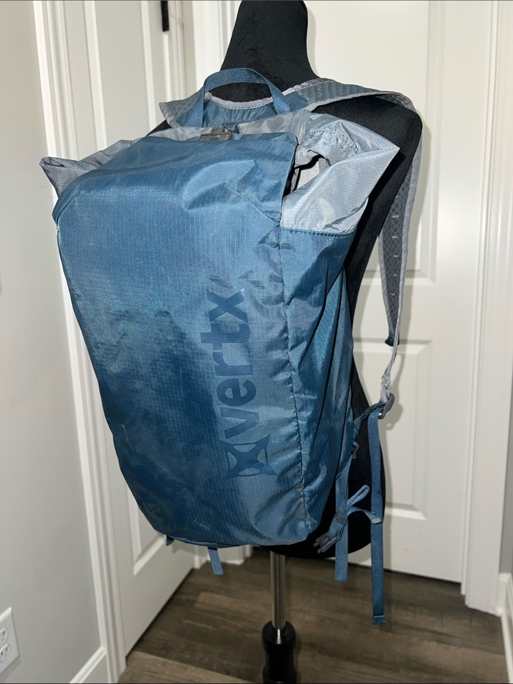 Vertx Men's Blue Lightweight Packable Backpack